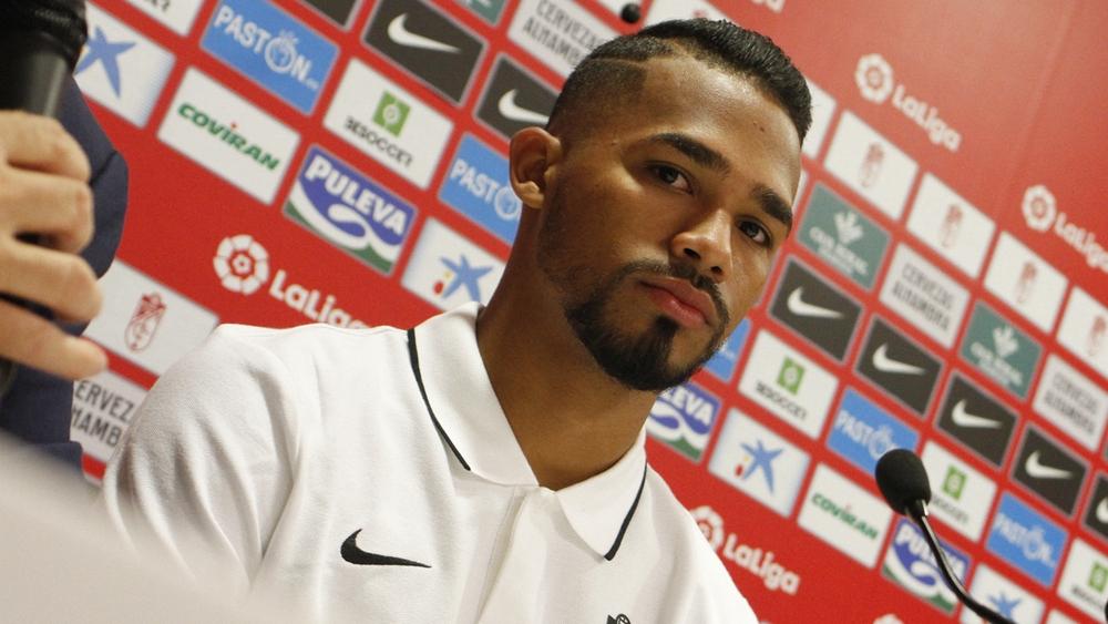 لاعب غرناطة يحكي عن طفولته: "العديد من الأصدقاء الذين نشأت معهم ماتوا أو يتواجدون في السجن"