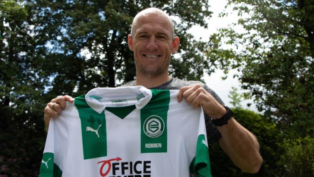 رسميا | روبن "يفاجئ الجميع" ويعلن عودته من الاعتزال بالتوقيع في كشوفات غرونينغين!