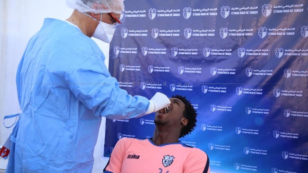 خاص/ معظمهم خالط المصاب في التداريب.. خوف وهلع في صفوف لاعبي اتحاد طنجة بعد تأكد إصابة حامل الأمتعة بفيروس "كورونا"!