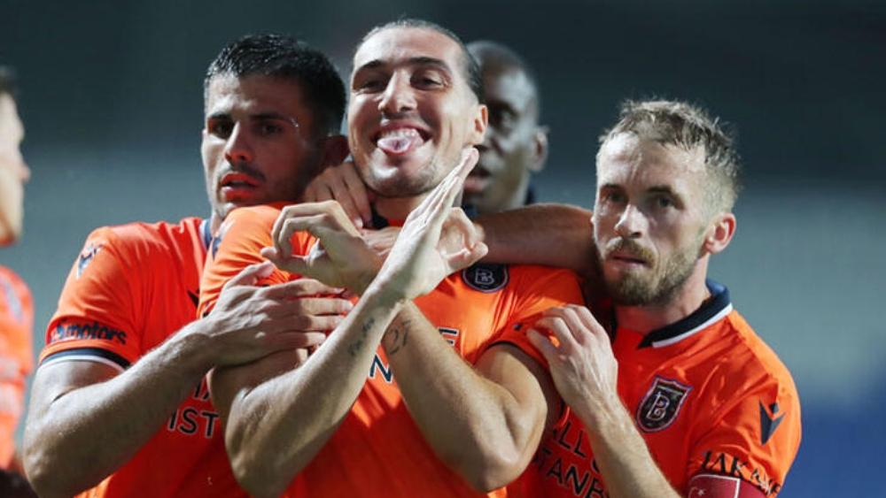 باشاك شهير يقترب من تحقيق لقب الدوري التركي