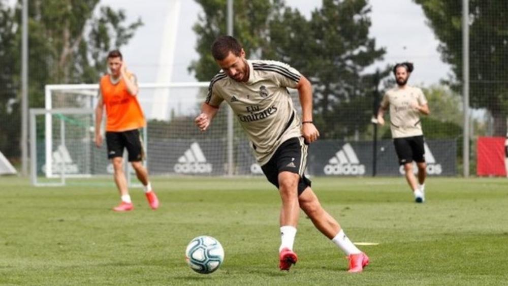 بعد عودته للتدريبات .. هازارد يُسابق الزمن للحاق بمباراة ريال مدريد ضد ألافيس