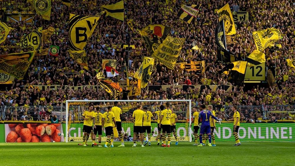 الاتحاد الألماني لكرة القدم يؤكد "اقتراب" عودة الجماهير إلى الملاعب