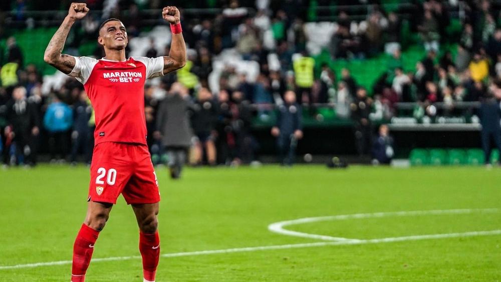 بعد حسم معركة اللقب ضد السيتي .. هل يحسم ليفربول صراع "دييغو كارلوس"؟