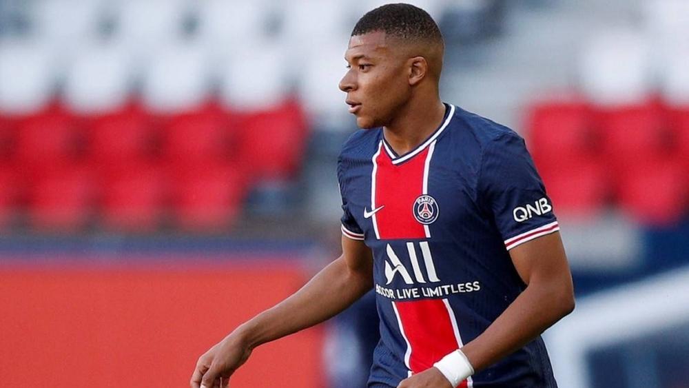 مبابي يؤكد بقاءه مع باريس سان جيرمان في الموسم المقبل