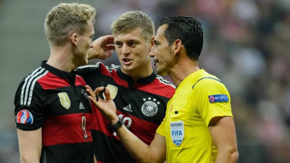 كروس يبدي تفهمه لانتقادات زميله شورلي: "هناك أشخاص لا يملكون ثقة أكبر بالنفس"