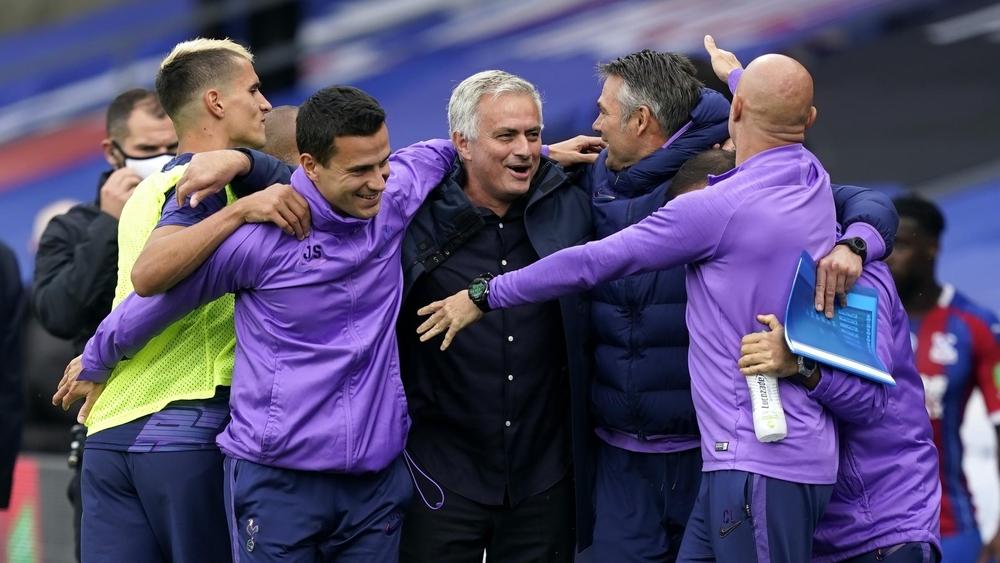 مورينيو يحفز توتنهام من أجل إنجاز "جميل" في الدوري الأوروبي بعد موسم "صعب"