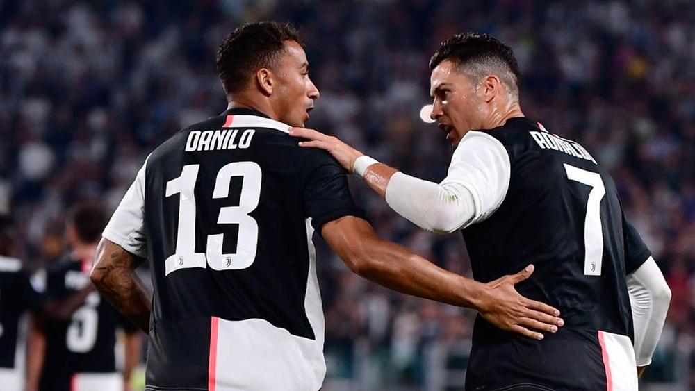 دانيلو يتهكم على حساب "الفيفا" الرسمي بسبب تغريدة في حق كريستيانو