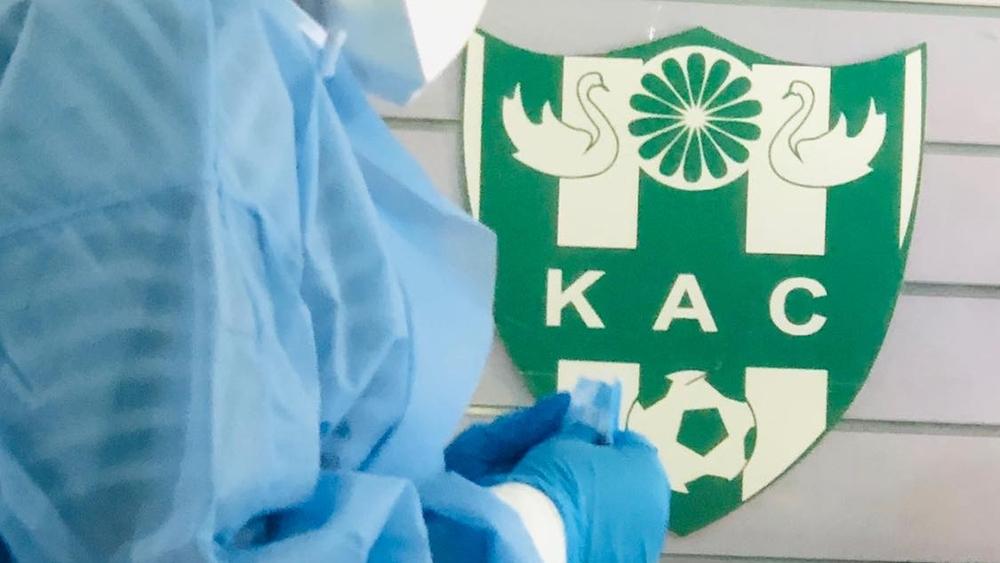 بعد واقعة "ملعب تمارة" .. النادي القنيطري يخضع مكوناته لاختبارات جديدة للكشف عن "فيروس كورونا"