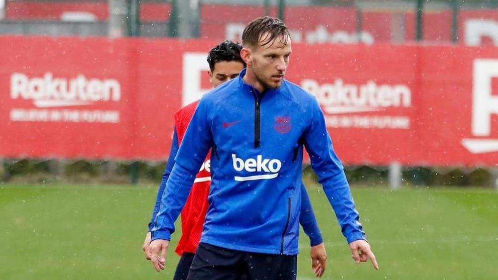 برشلونة يستعد لبيع راكيتيتش.. والوجهة قد تكون "العودة" إلى إشبيلية