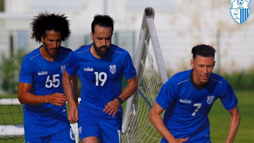 الإحساس بأعراض "كورونا" يدفع لاعبي اتحاد طنجة للمطالبة بإعادة التحاليل المخبرية للمرة الخامسة