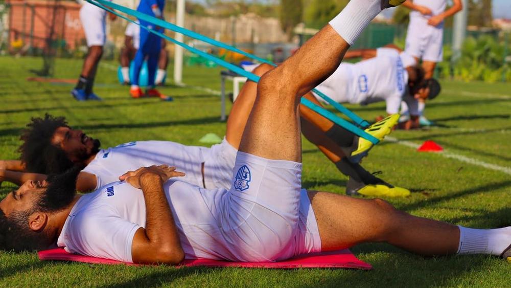 ذُعر وارتباك داخل اتحاد طنجة .. أعراض "كورونا" تُلازم لاعبين وأطر فنية وتُغيِّبهم عن تداريب الأمس