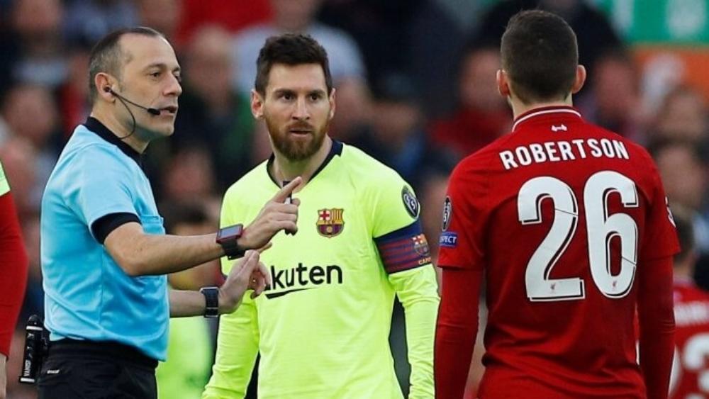 حكم "ريمونتادا ليفربول" يقود مباراة برشلونة ونابولي في دوري الأبطال