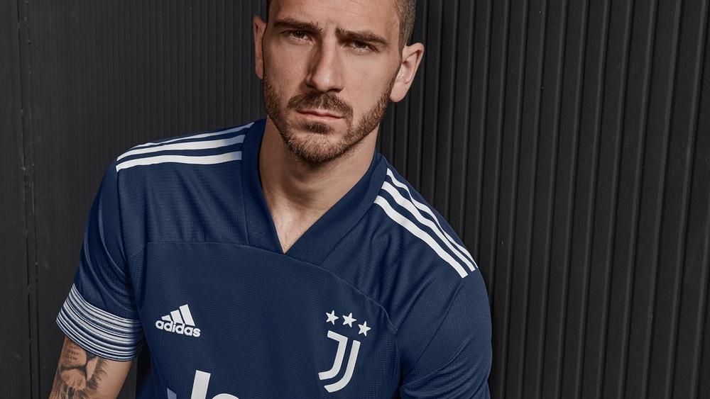 بالصور | يوفنتوس يكشف عن قميصه "الإحتياطي"