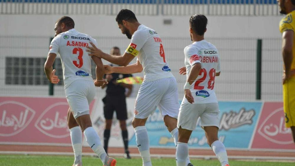 بعشرة لاعبين .. حسنية أكادير تنجو من السقوط أمام نهضة الزمامرة وتخطف تعادلاً في آخر الأنفاس