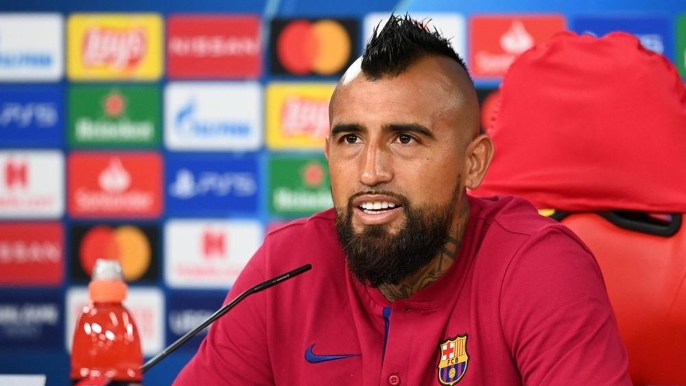 فيدال: "البايرن سيواجه أفضل فريق في العالم.. وليفاندوفسكي لاعب رائع لكن ميسي من كوكب آخر"