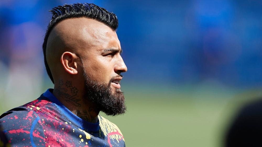 باريس سان جيرمان يستغل هزيمة برشلونة "المذلة" ويربط اتصالاته بفيدال