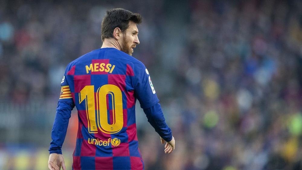 بعد إخباره كومان برغبته في الرحيل.. ميسي "يتجاهل" اتصالات إدارة برشلونة