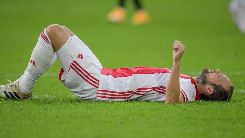 بليند يصيب الجميع بـ"الرعب" بعد توقف جهاز تنظيم ضربات قلبه أثناء مباراة أياكس أمام هيرتا برلين!