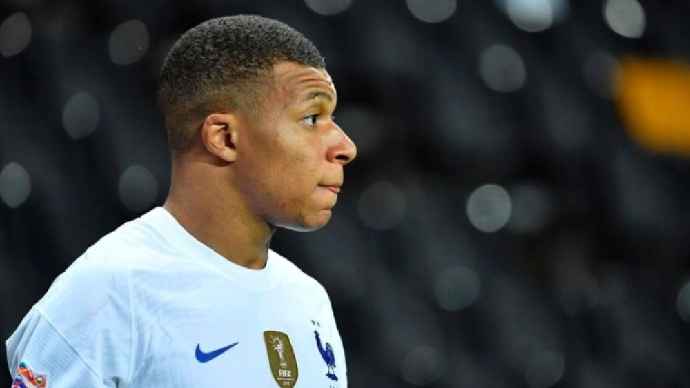 كيليان مبابي “سابع” نجم يُصاب بكورونا في باريس سان جيرمان