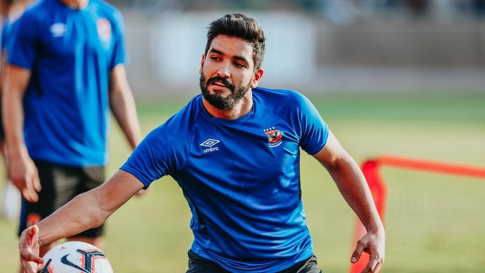 بعد تسببه في حادث سير "بدون رخصة".. الشرطة المصرية تُلقي القبض على لاعب الأهلي صالح جمعة