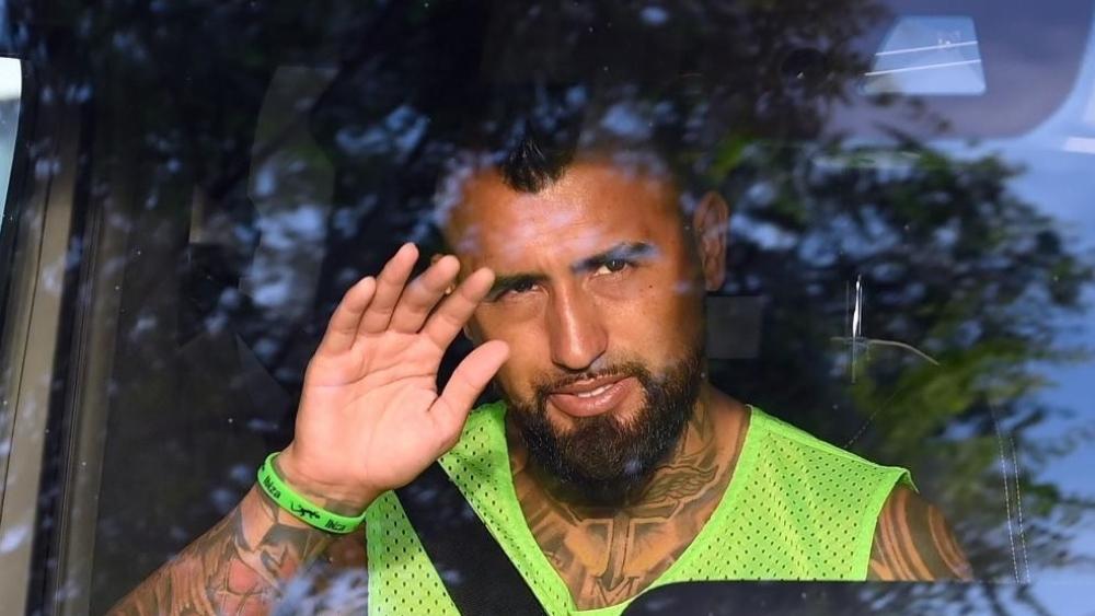 المدير الرياضي لبرشلونة يشكر فيدال تمهيدًا لانتقاله إلى الإنتر بـ500 ألف يورو