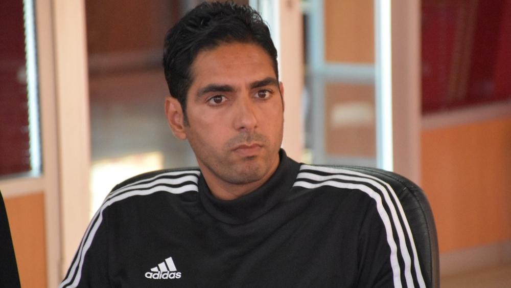 انتقاله لمازيمبي كان إشاعة والمعد البدني التونسي يبحث عن فريق جديد.. فشل انتقال نابي مناف بالدوري البحريني!