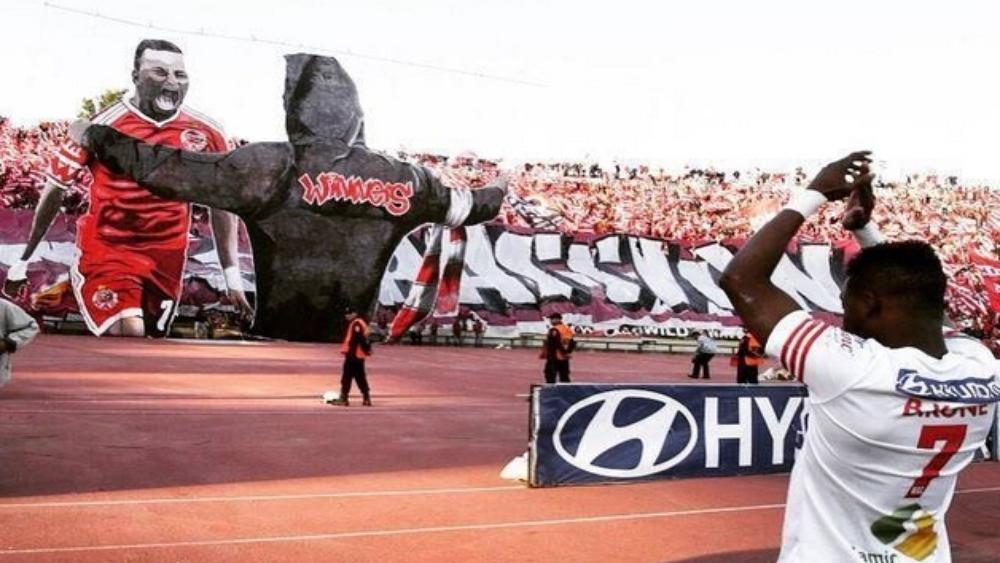 الودادي السابق باكاري كوني عن "الديربي" مستمعا لآخر إصدارات "الوينرز" (COERENZA E MENTALITA): "الدار البيضاء ستكون حمراء يوم الخميس"