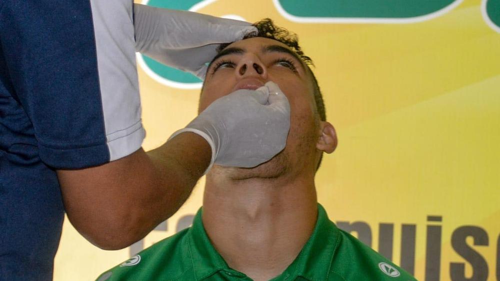 بعد أن حامت الشكوك حول إصابتهم في مباراة الحسنية.. الدفاع الجديدي يؤكد خلو لاعبيه من "كورونا"