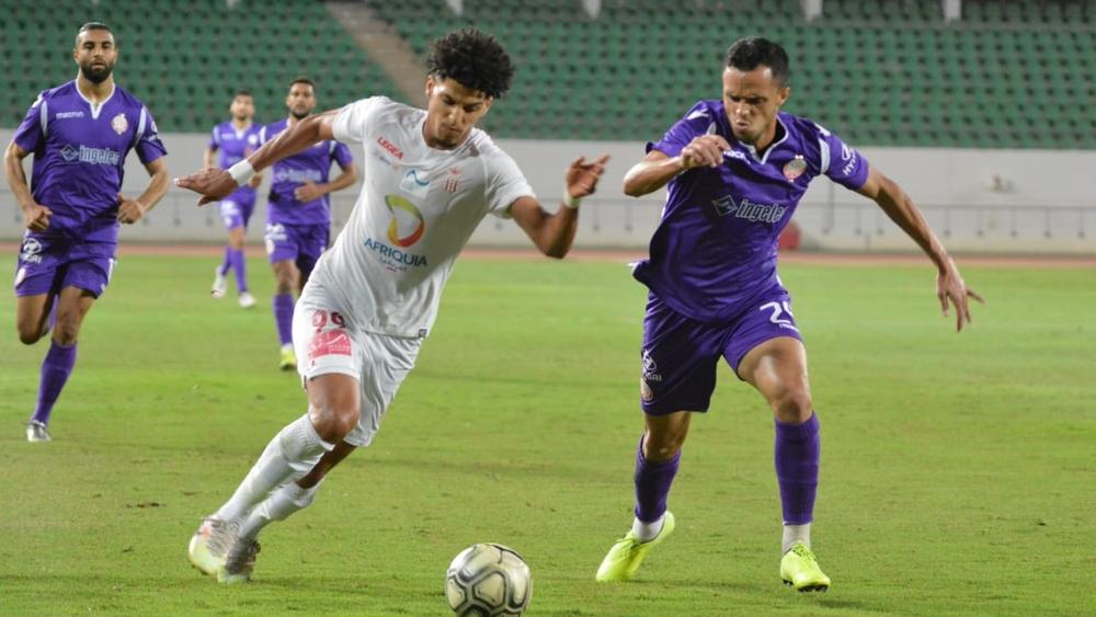 الحسنية "تفرض" التعادل على الوداد و تحرمه من الانفراد بالصدارة