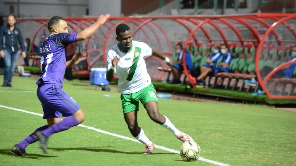 لاعبو أندية أسفل الترتيب تلقوا "تطمينات" بعدم نزول أي فريق في مستودعات الملابس.. هل تُلغي الجامعة النزول؟