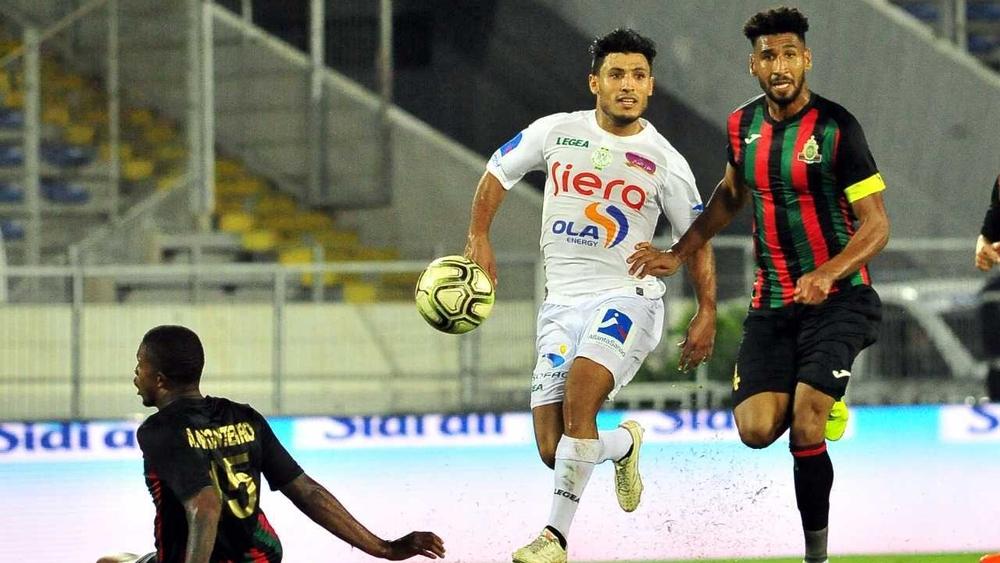 الاتحاد الأفريقي: "الرجاء حقق اللقب الـ12 بقيادة الحافيظي في أمسية درامية.. وتتويجه يمنحه دفعة معنوية أمام الزمالك"