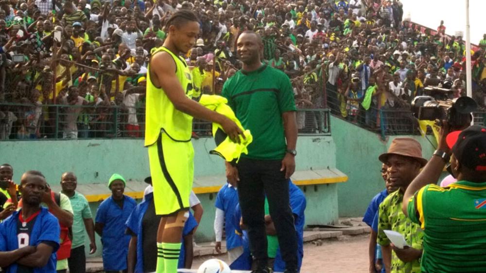 مدرب فيتا كلوب عن بانغالا المُنضم إلى الجيش الملكي: "إنه لاعب جيد.. والاحتياجات المالية تُحتِّم علينا فقدان أبرز أسمائنا"