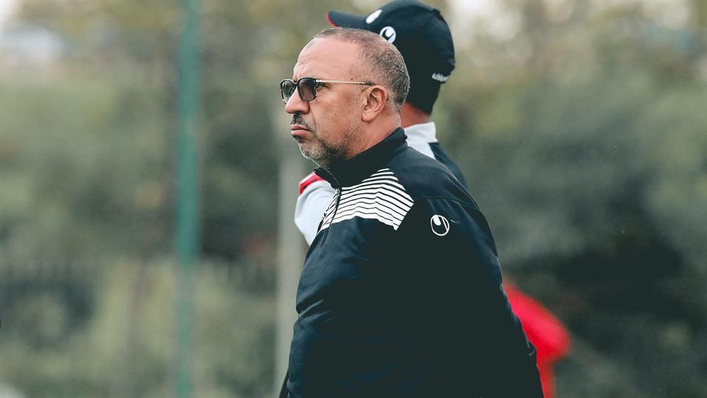 الفتح الرياضي يعلن عن تمديد عقد مدربه الخلفي لثلاثة مواسم