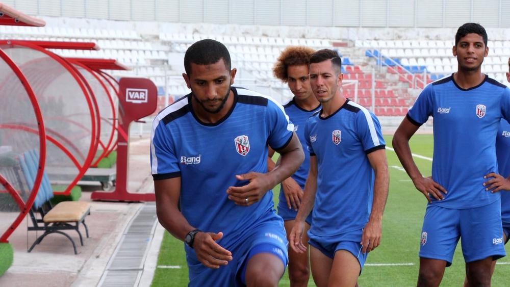 المغرب التطواني يفسخ عقد بنحمص ويجدد للحسناوي لموسم إضافي