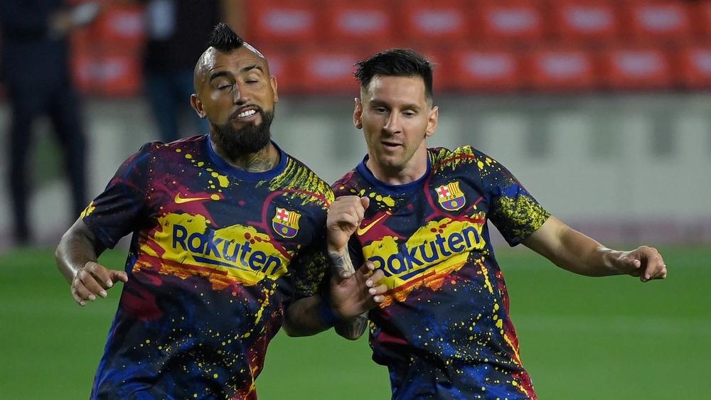 أرتورو فيدال: "لا مجال للمقارنة بين ميسي وكريستيانو.. ليونيل من كوكب آخر"