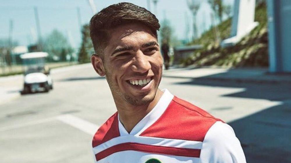 على غرار زياش ولبيض.. حكيمي "يوثق" رحلته للمغرب استعدادا للالتحاق بمعسكر "الأسود"