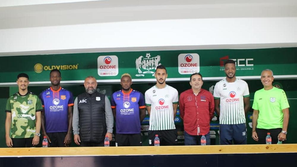 الدفاع الجديدي يعلن تعاقده مع 5 لاعبين دفعة واحدة