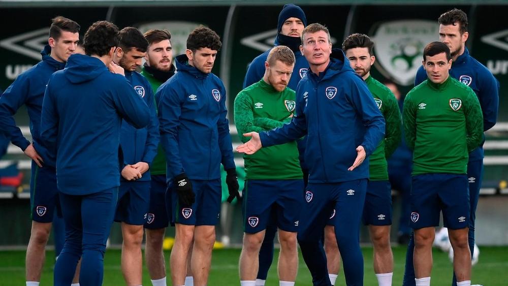 فتح تحقيق مع مدرب منتخب أيرلندا بشأن فيديو "غير لائق" شاهده اللاعبون قبل مواجهة إنجلترا