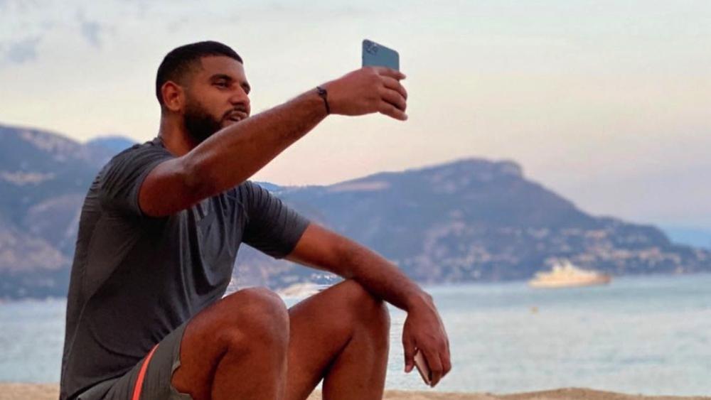 أيت بناصر مُلقى على الهَامِشِ داخل موناكو.. يتدرَّب وحيداً دون أية مشاركة هذا الموسم