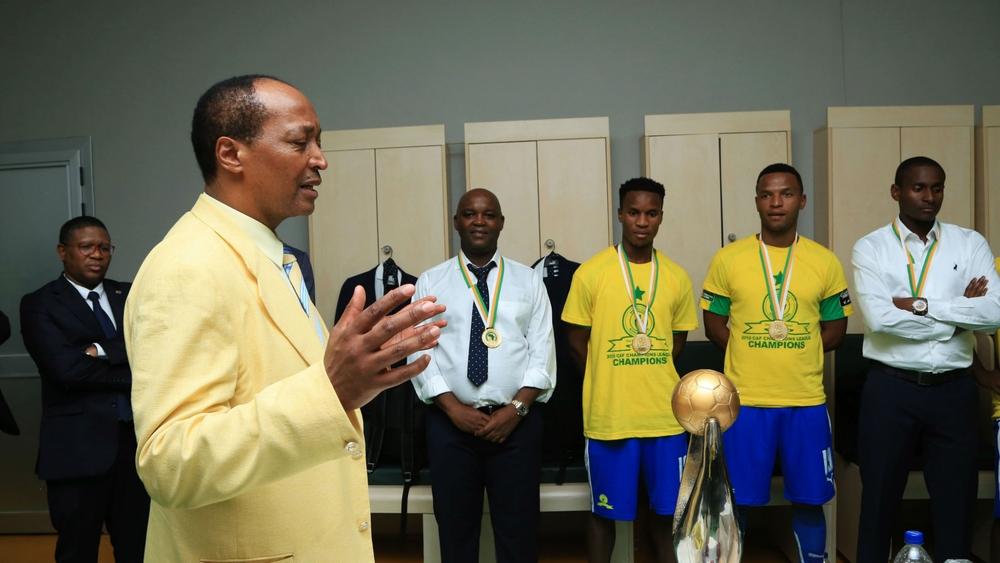 رئيس سان داونز وأحد أغنياء أفريقيا يبدأ حملته الانتخابية لرئاسة "الكاف" من مصر