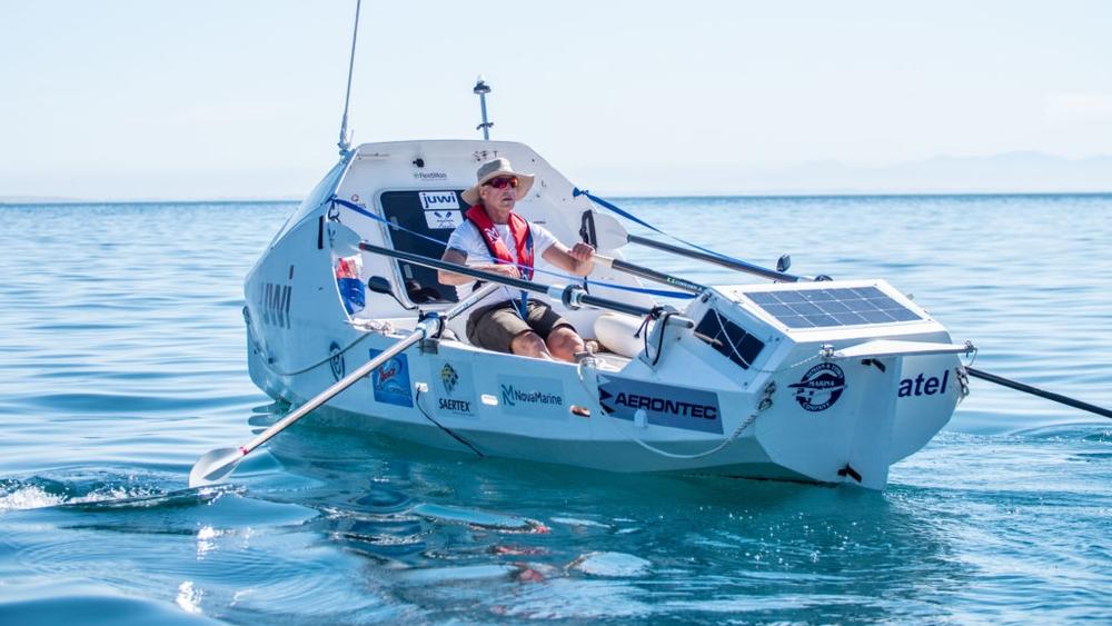 جنوب أفريقي ينطلق في رحلة من بلده إلى البرازيل عبر "زورق تجديف"