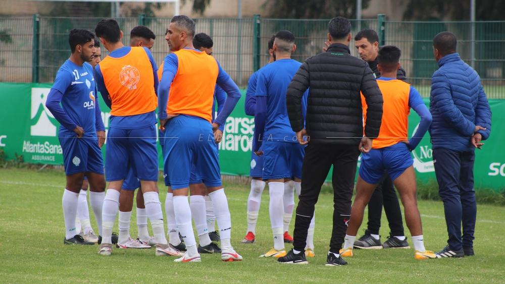 بعثة الرجاء المتوجهة صوب الرباط تشهد غياب "8 أسماء" بسبب الإبعاد أو الإصابة