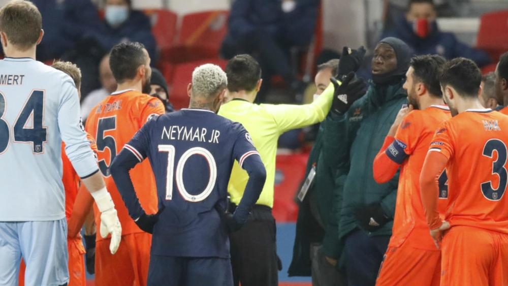 وزير الرياضة الروماني يعتذر عن الواقعة العنصرية ضد مساعد مدرب باشاك شهير