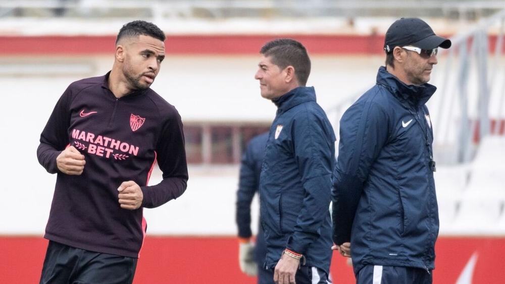 مدرب إشبيلية: "النصيري فتى شاب تطور كثيراً ويَعْمل بِجدّ.. لكنه مُطالب بمواصلة التحسُّن"