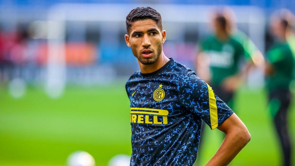 "كالتشيو ميركاتو": "كونتي يُعيد حكيمي لدكة البدلاء أمام كالياري"