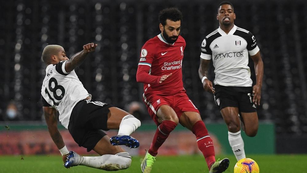 ليفربول "يفشل" في الانفراد بصدارة الدوري الإنجليزي في ليلة تفوق صلاح على كريستيانو