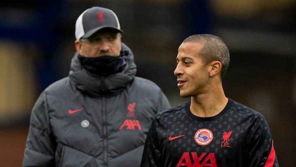 يورجن كلوب "يجهل" موعد عودة تياجو ألكانتارا للملاعب