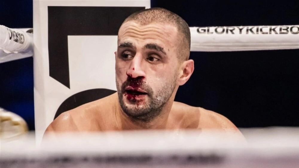 في أول رد فعل له بعد الهزيمة أمام المقاتل الروماني.. بدر هاري: "سأعود قريبا"