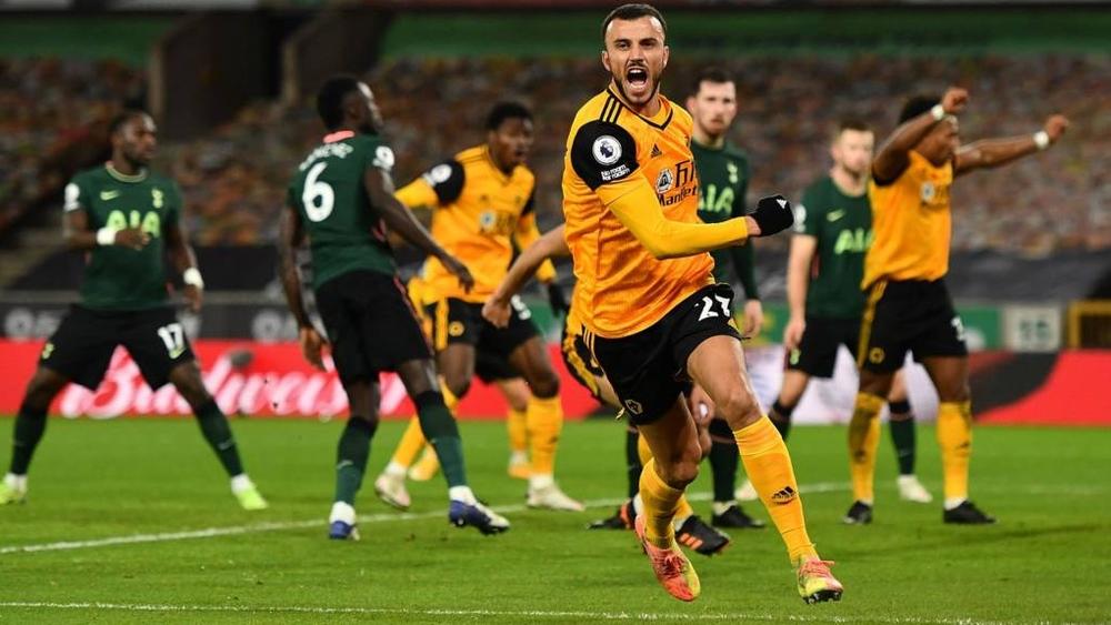 رومان سايس يُسجل هدفًا “متأخراً” ويُنقذ ولفرهامبتون من الخسارة ضد توتنهام