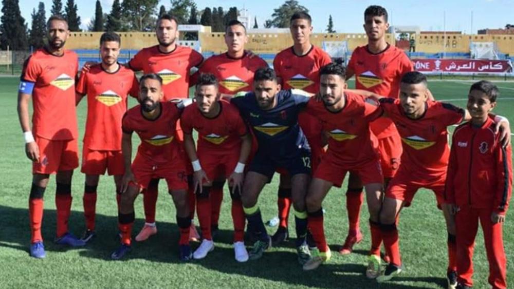 في زمن "الاحتراف" .. اتحاد سيدي قاسم خصم الرجاء القادم في كأس العرش يتنقل إلى قلعة السراغنة عبر حافلة للنقل المدرسي